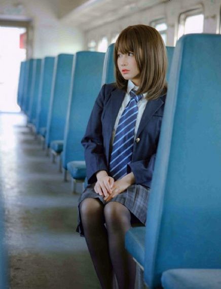 胸部丰满的妈妈